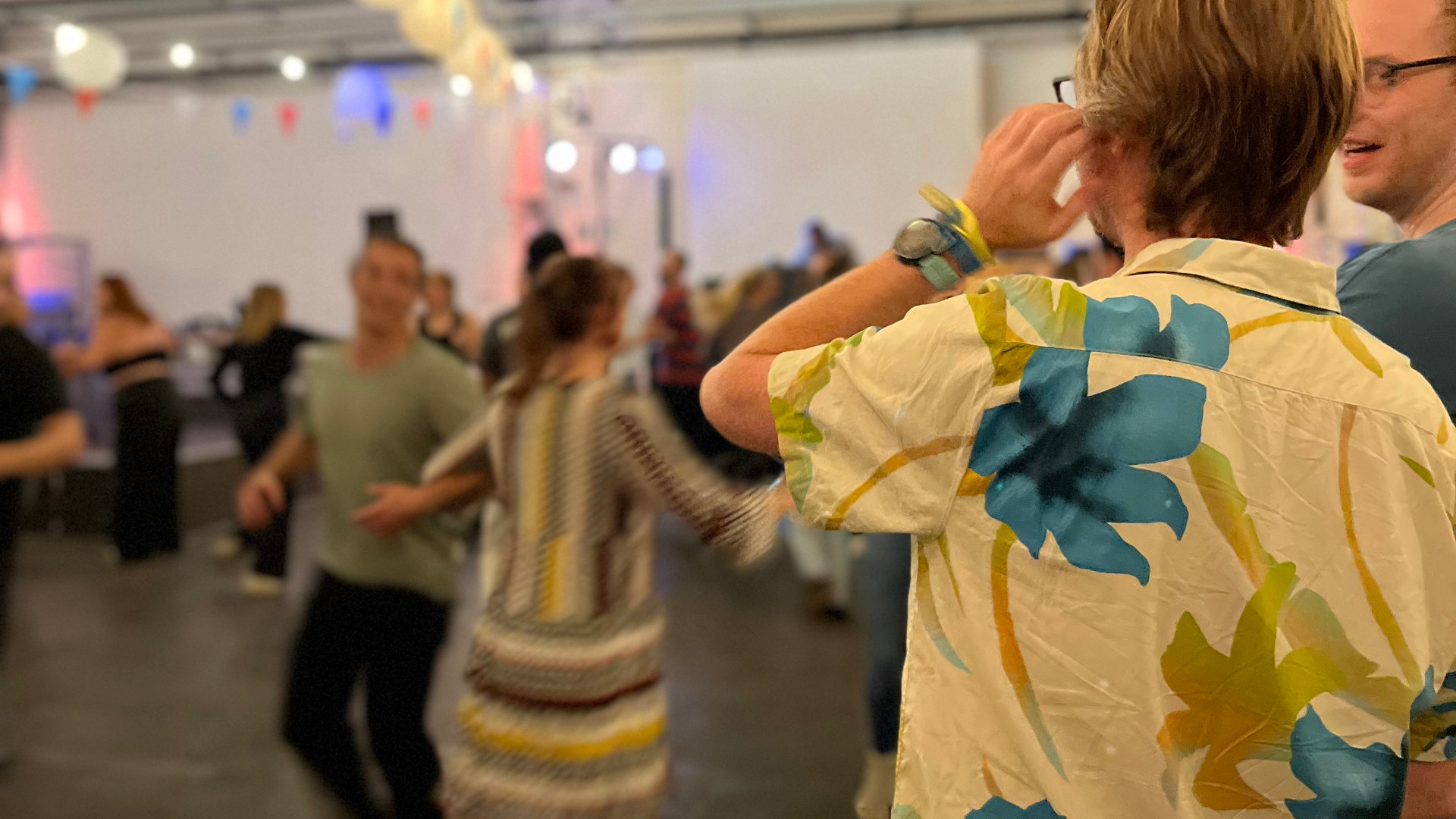 menschen tanzen salsa